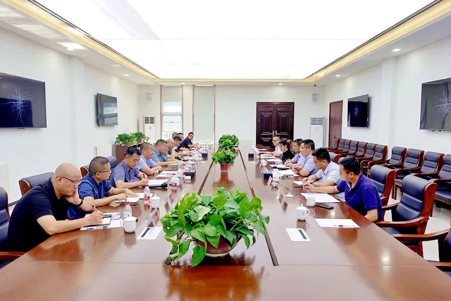 刘爱军与天鼎丰控股有限公司董事长向锋一行座谈