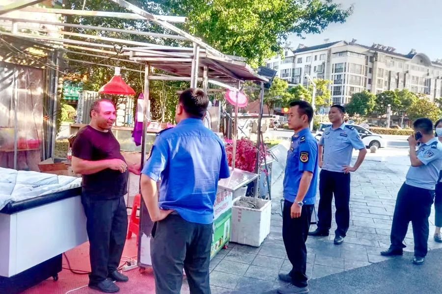 “利剑”行动︱区综合行政执法局联合多部门“重拳”治理环境污染