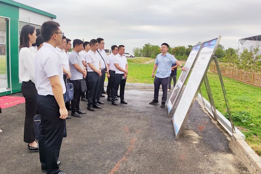 干货满满！——新入职青年干部现场参观“一城一园一区”项目建设