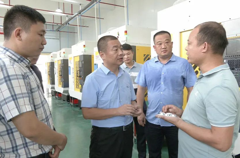 区党委书记刘爱军带队走访调研园区企业