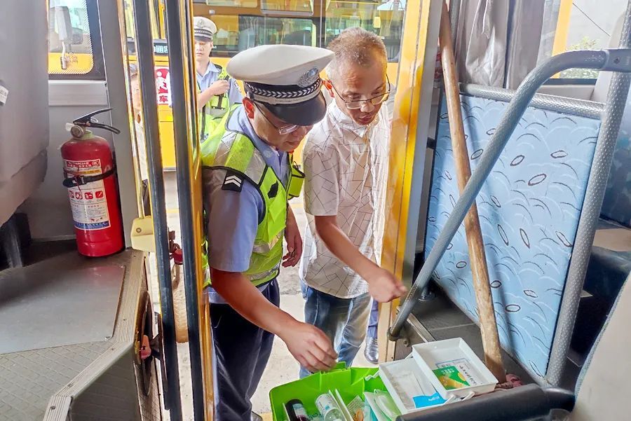 校车“体检”迎开学，为新学期加把“安全”锁！