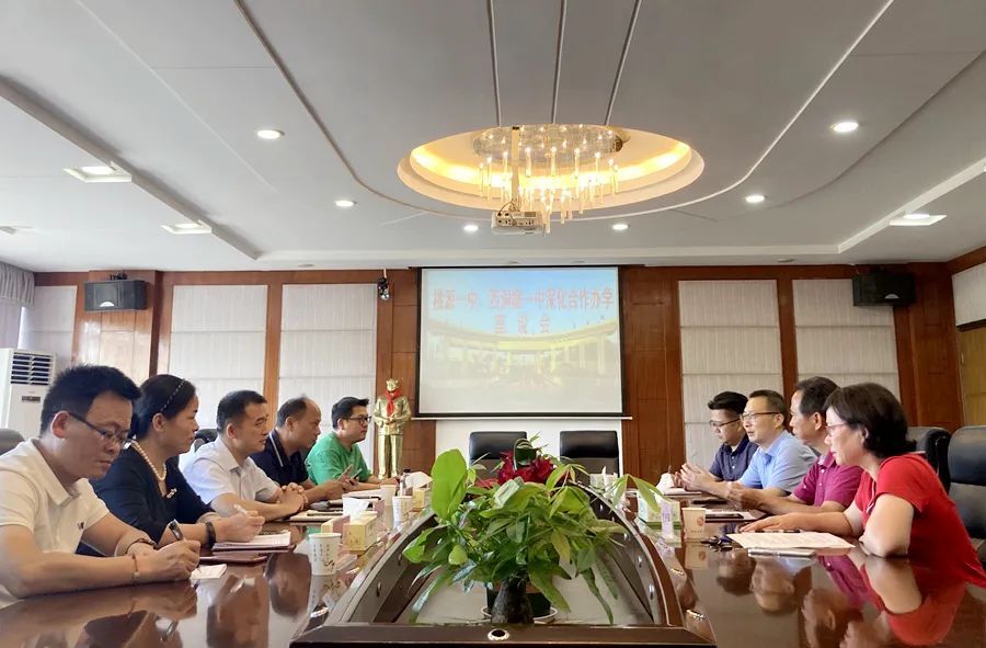 郑涵文带队赴桃源一中落实合作办学，办好老百姓家门口的优质学校