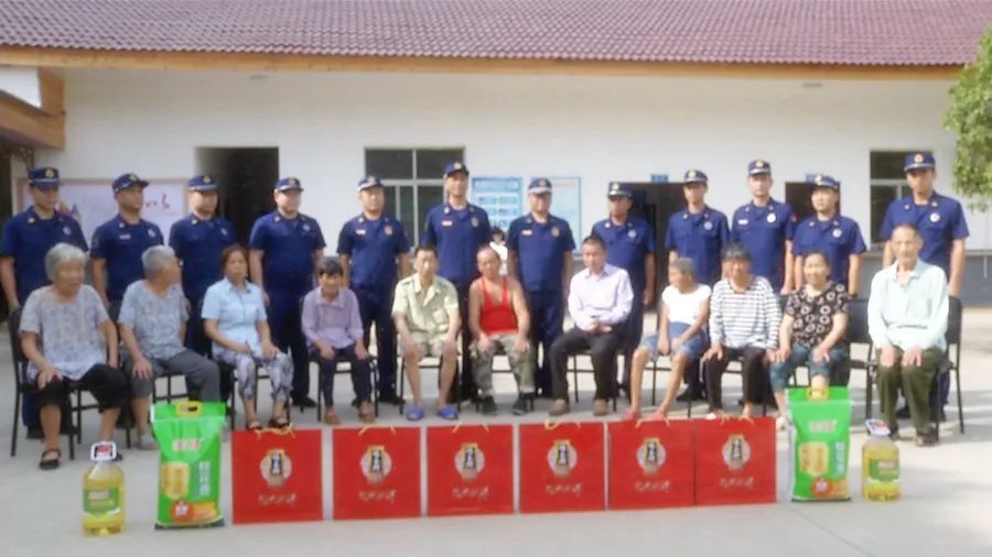 区消防救援大队：爱心送给敬老院 温暖送进老人心