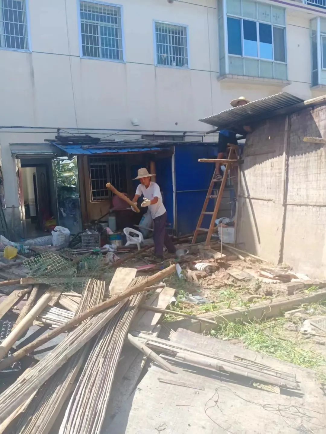 【国家卫生城镇创建】龙泉街道天福社区：拆除私搭乱建，整治人居环境