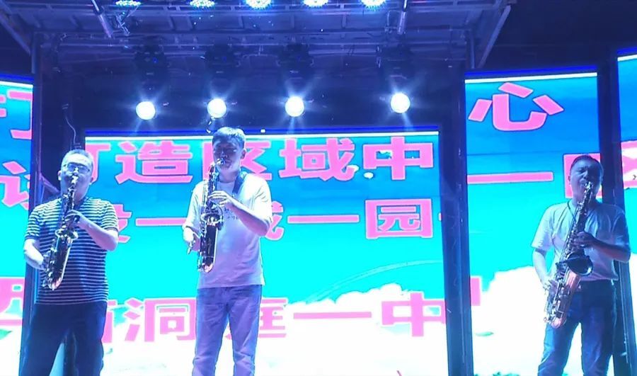 区一中在沙河房车露营基地开展文艺活动