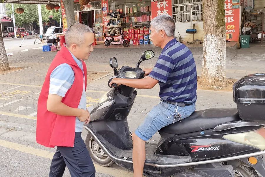 【交通顽瘴痼疾整治】金凤街道多措并举切实加强“一盔一带”交通安全劝导活动