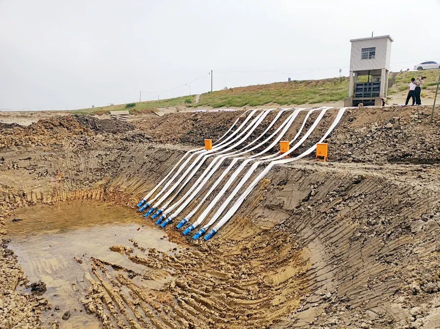 祝丰镇：挖沟引水保灌溉 全力抗旱保民生