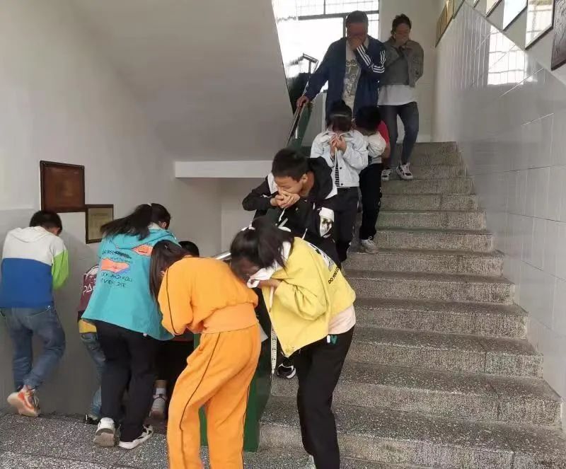 西洞庭祝丰完小开展消防演练活动