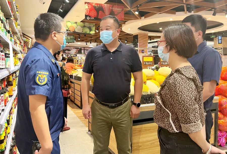 王亮带队督导检查分管领域国庆节前安全生产、疫情防控工作