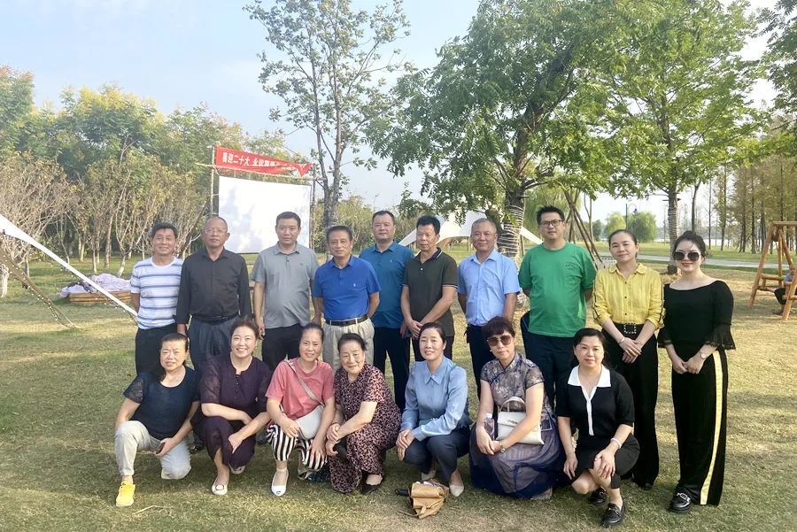 区教育系统召开重阳节座谈会