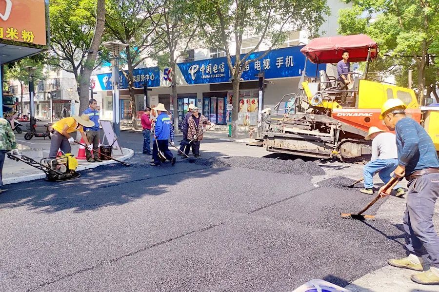 【我为群众办实事】按下美化“重启键”，这条路“白改黑”加速建设！