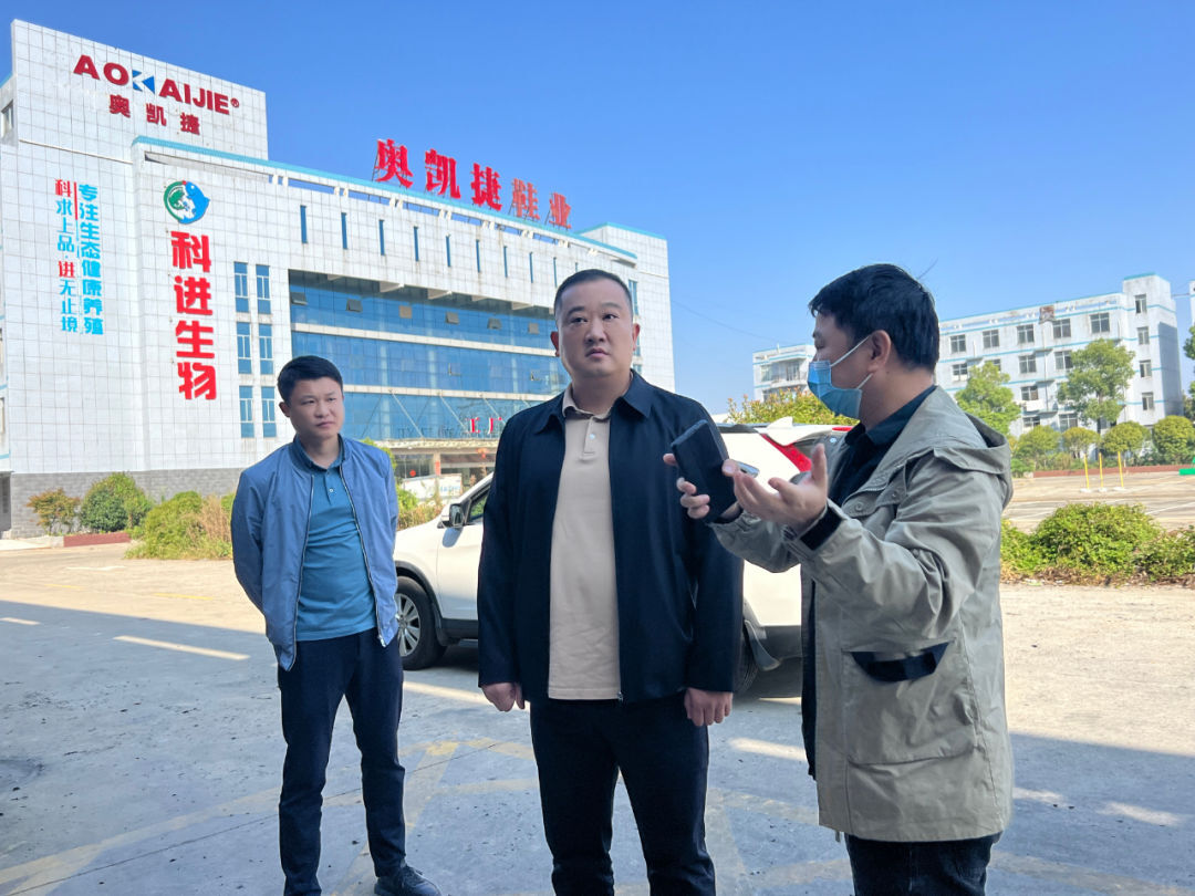 王亮带队深入企业开展安全生产督导检查