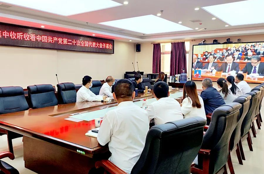 我区党员干部群众认真收听收看党的二十大开幕盛况（二）