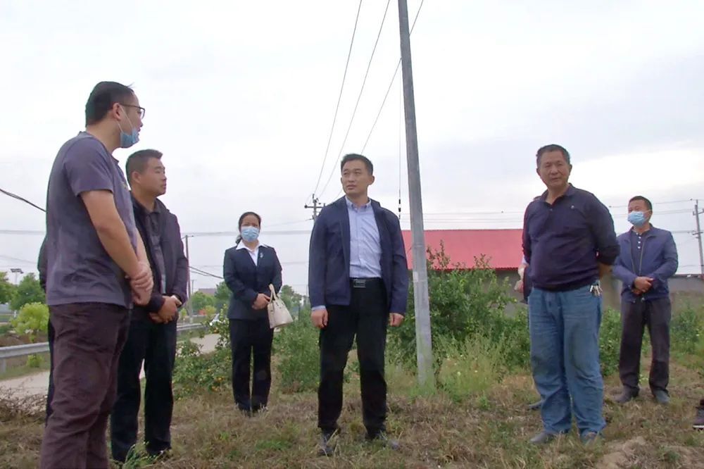 郑涵文实地走访调研联点社区乡村振兴工作