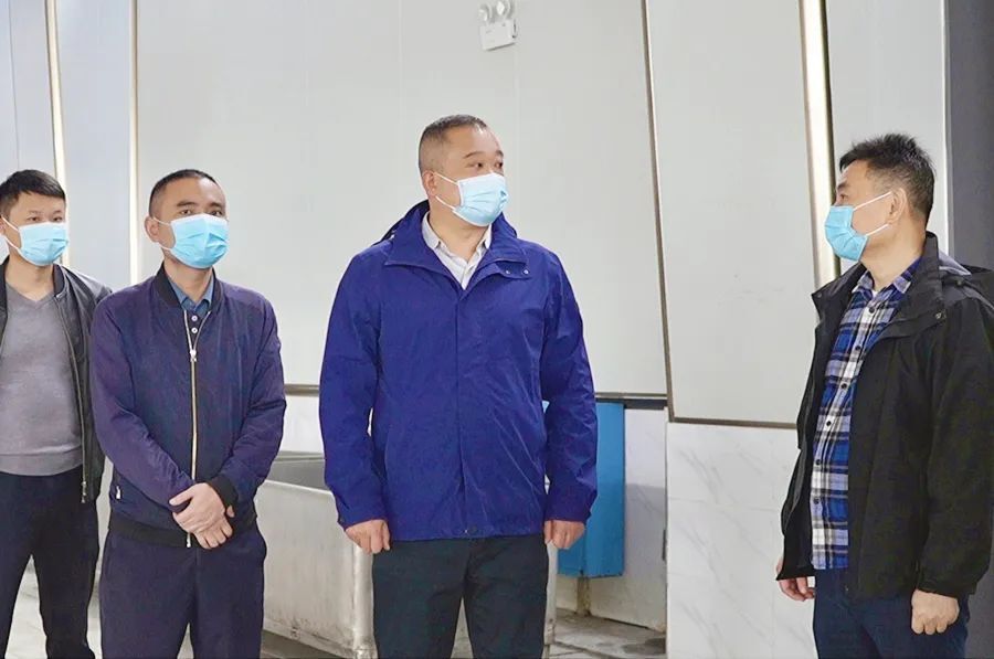王亮实地督导企业疫情防控和安全生产工作