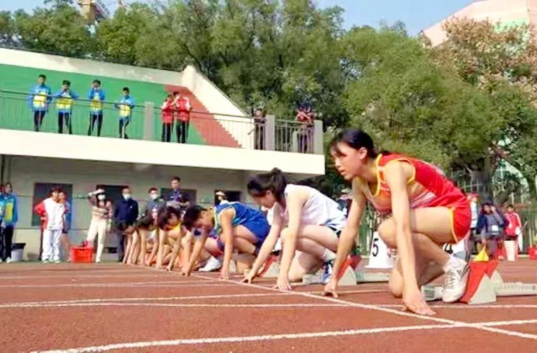 喜讯：西洞庭管理区第一中学田径代表队在常德市第14届中学生田径运动会比赛中荣获五小区甲组、丙组团体总分第一名!