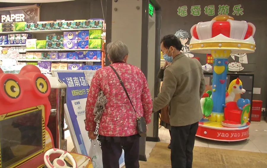 我区超市生活物资储备充分，供应充足！