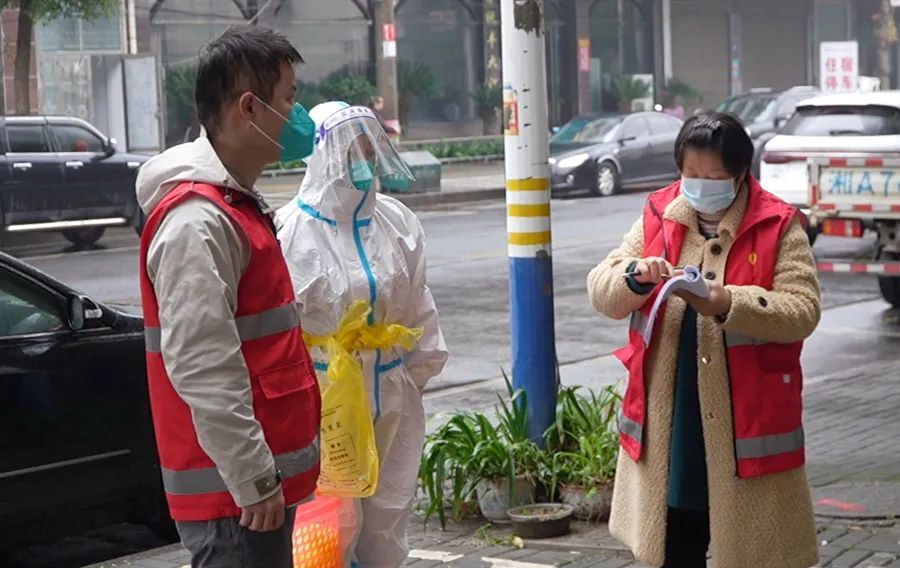 【疫情防控 西洞庭在行动】金凤街道： 暖心服务送上门 居家隔离也温暖