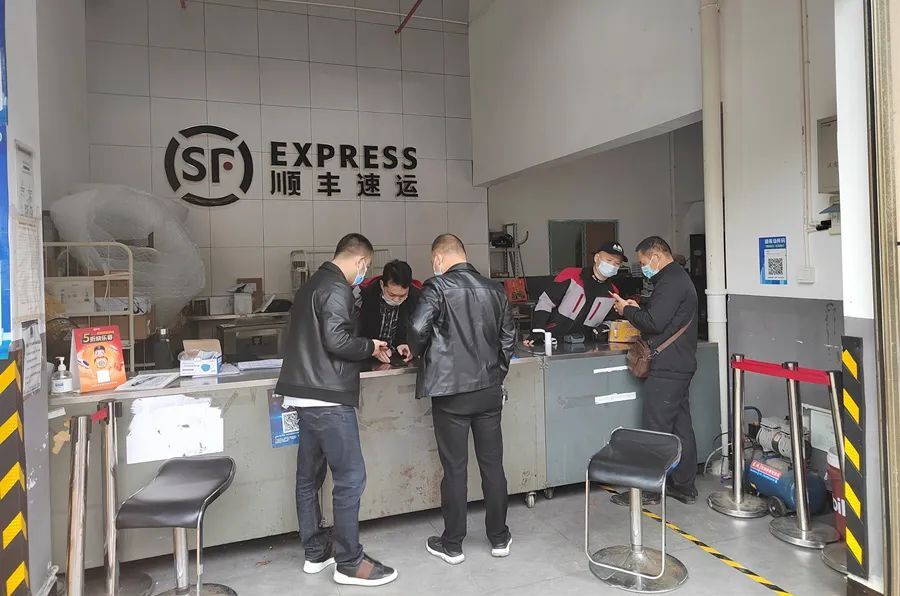 【疫情防控 西洞庭在行动】区市场监管局对快递门店、餐饮单位开展常态化疫情防控监督检查