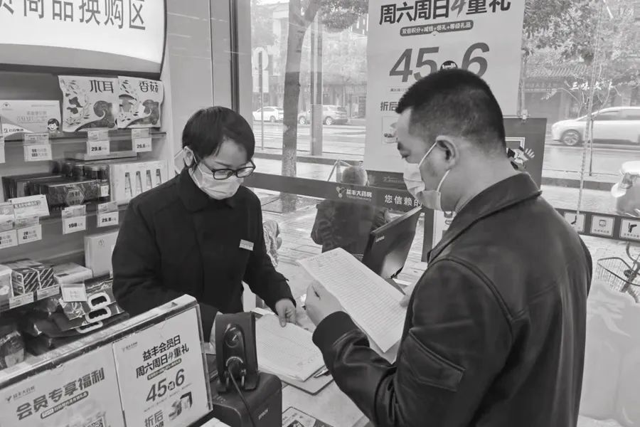 【疫情防控 西洞庭在行动】区市场监管局加强药店疫情防控检查 筑牢疫情防控安全屏障