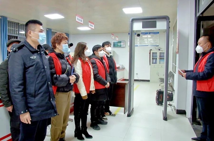 沙河社区：暖心“打更队” 不为报时为防火防盗
