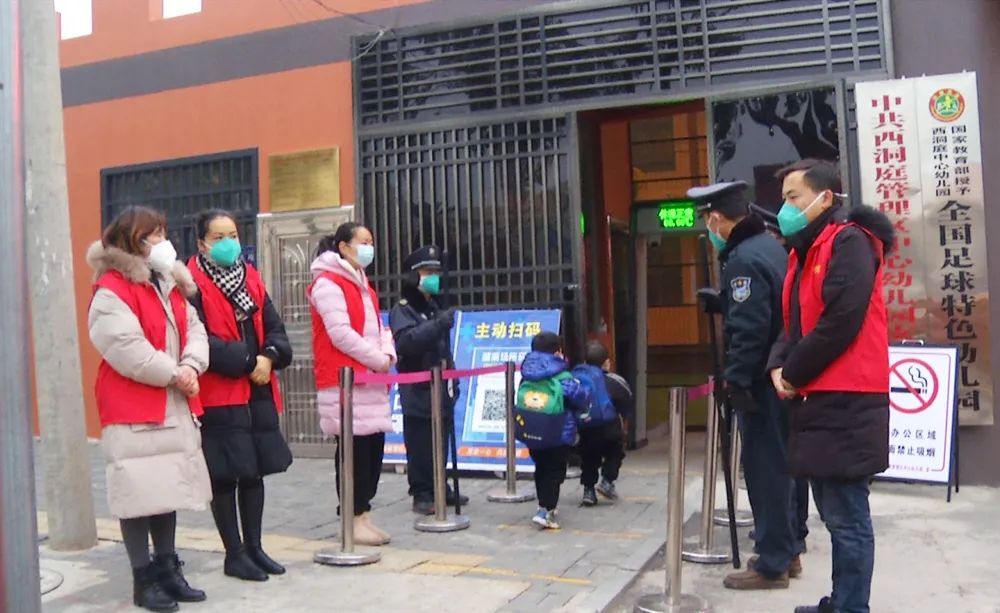 区教育局组织开展志愿交通疏导活动 助力师生平安到校