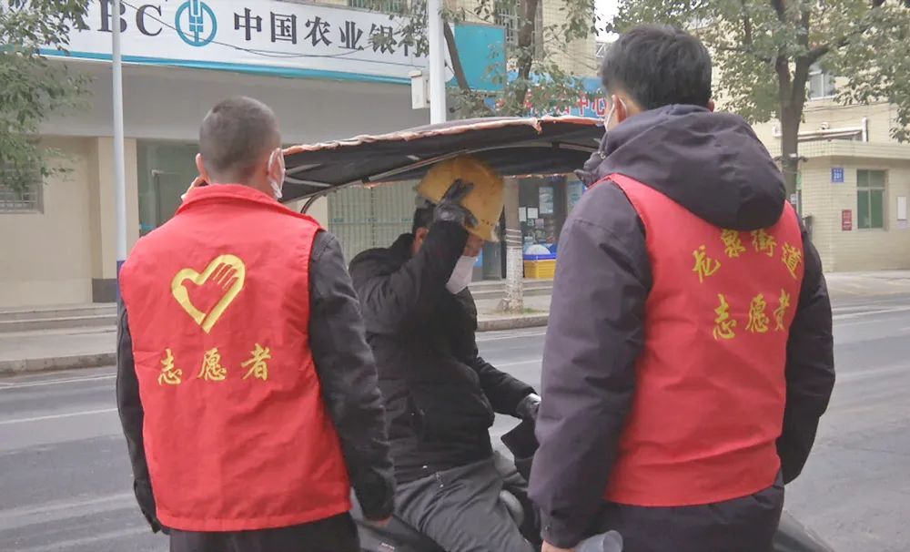 【交通顽瘴痼疾整治】龙泉街道：持续开展交通安全劝导志愿服务活动
