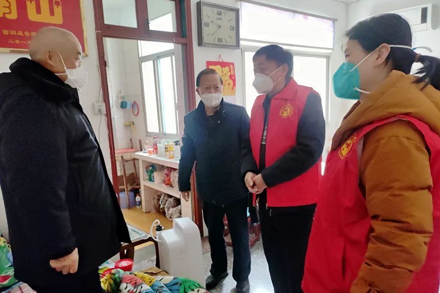 常德市关工委来我区慰问“五老”人员和困难儿童
