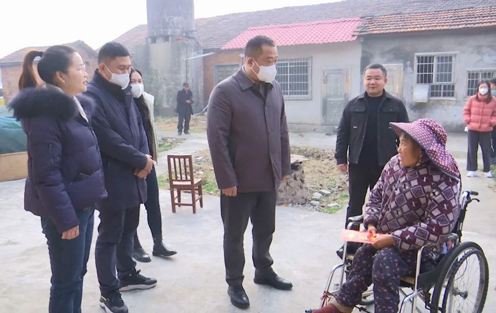 王亮开展春节前走访慰问活动