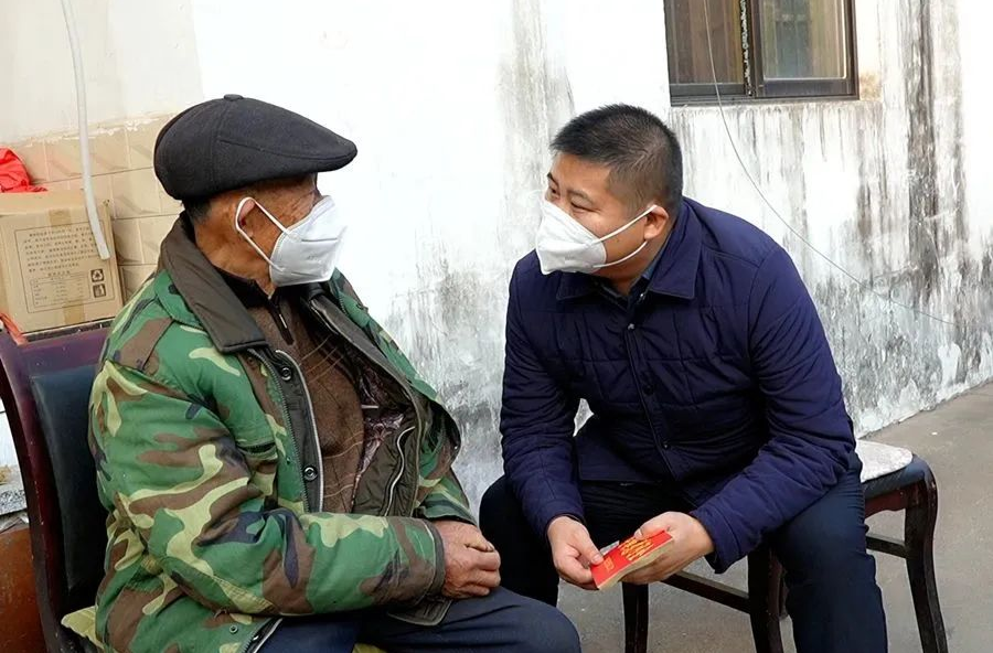 吴籽剑节前走访慰问市级劳模和现役军人家属