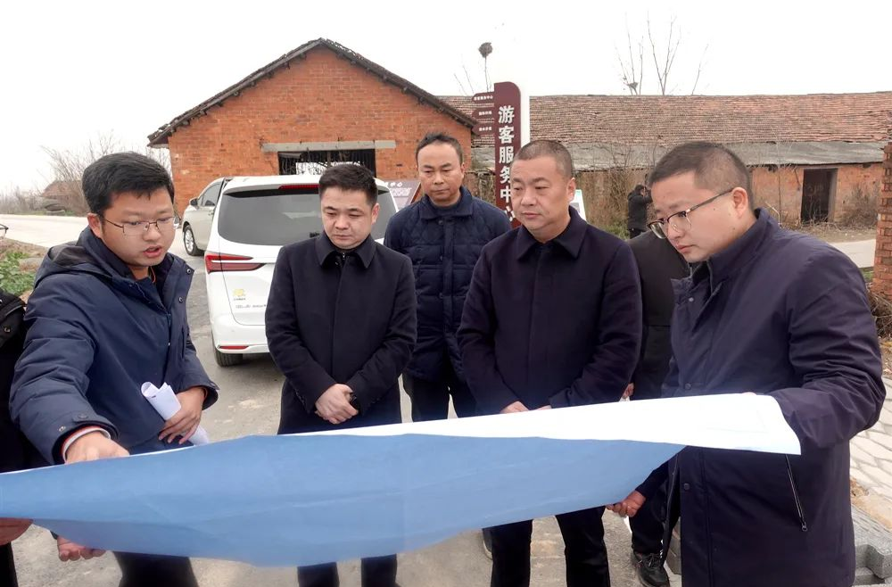 刘爱军、李智勇实地调研水系建设工作