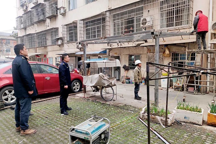 拆违建、除隐患︱区综合行政执法局联合多部门依法拆除违章建筑 助力卫生城镇创建