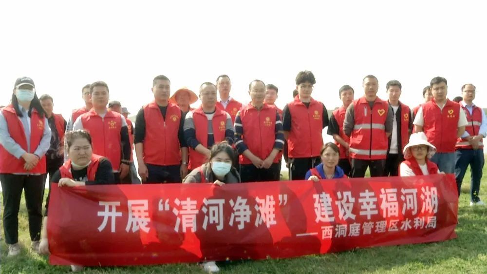 区应急管理局（水利局）开展河湖垃圾清理专项行动