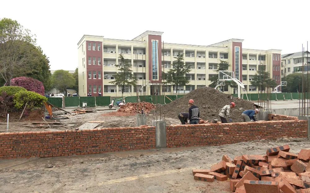 一中南门改造项目稳步进行中