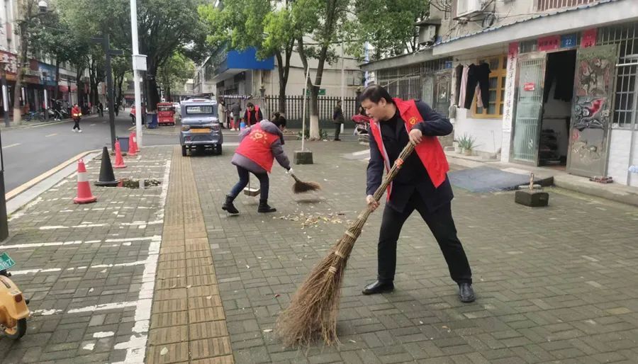 【“卫”你而来 创卫有我】西洞庭：深入推进爱国卫生大扫除 提升城市“颜值”