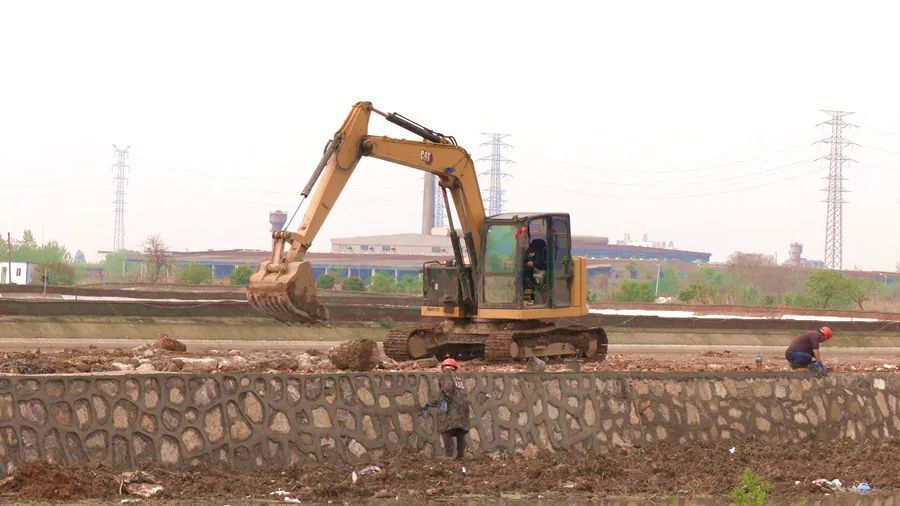 金凤街道白芷湖社区：拆除老旧房屋 助推“一环”建设