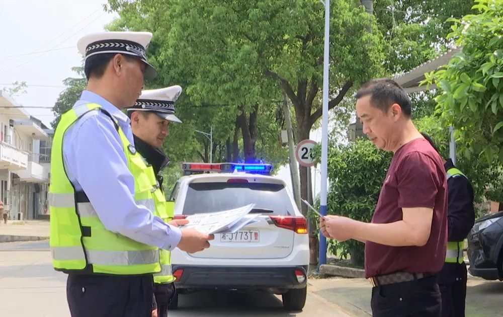 【交通顽瘴痼疾整治】区公安分局交警大队开展交通整治行动