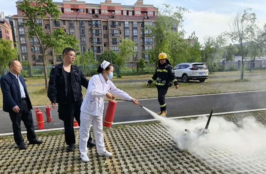 区人民医院：开展消防应急演练 筑牢安全“防火墙”