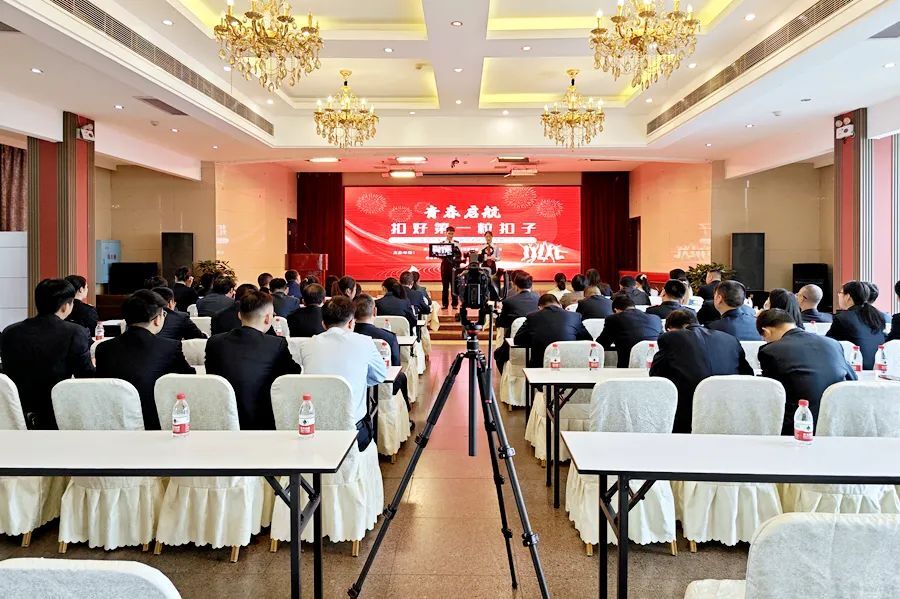 西洞庭开展“青春启航——扣好第一粒扣子”主题分享活动暨联合主题党日活动
