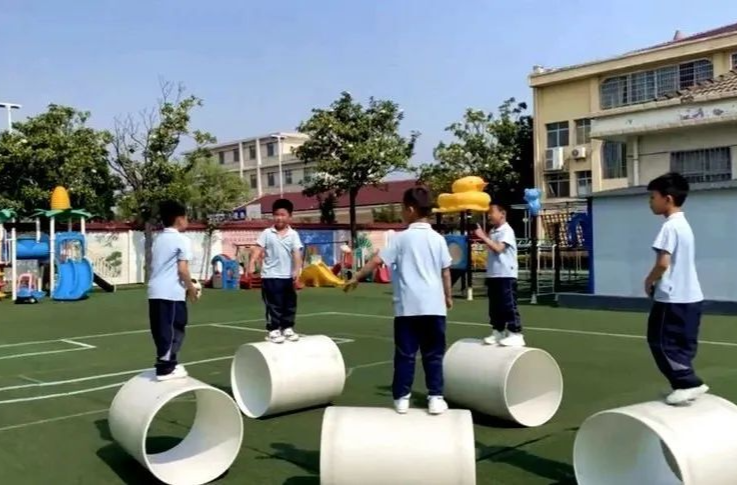 区教育局组织开展幼儿园户外自主游戏观摩交流活动