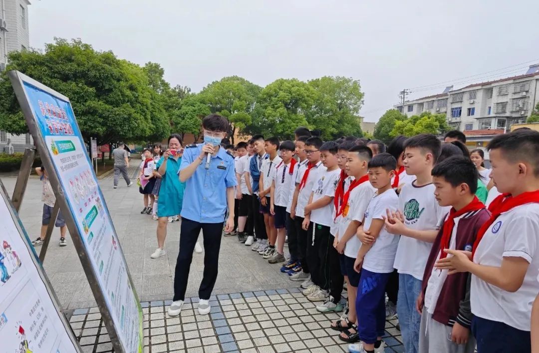 区市场监督管理局联合多部门组织开展食品安全进校园活动