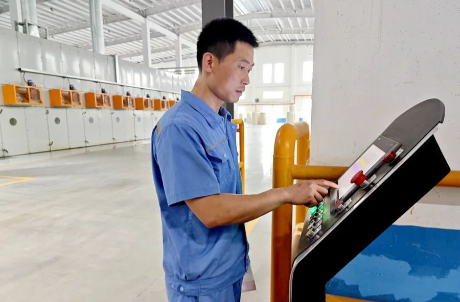 【中国梦·劳动美——凝心铸魂跟党走 团结奋斗新征程】西洞庭工匠谢飞：从“门外汉”磨成“领头人”