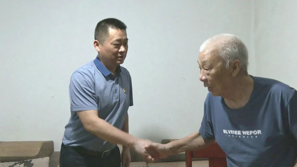 任立开展“七一”走访慰问