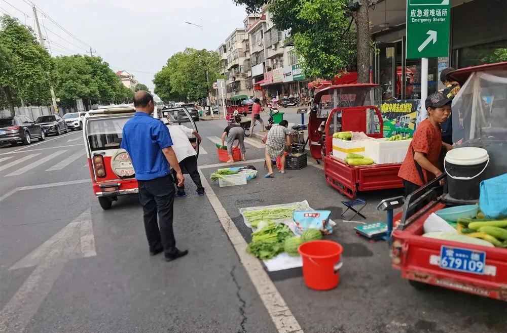 【记者走基层】致敬高温下的城管人