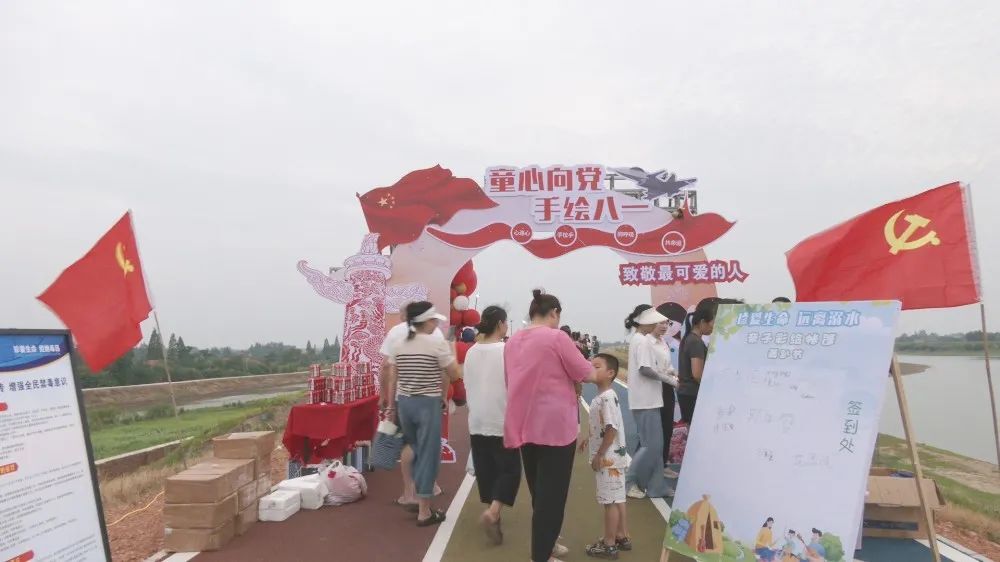 祝丰镇组织开展“童心向党 手绘八一”亲子彩绘帐篷活动