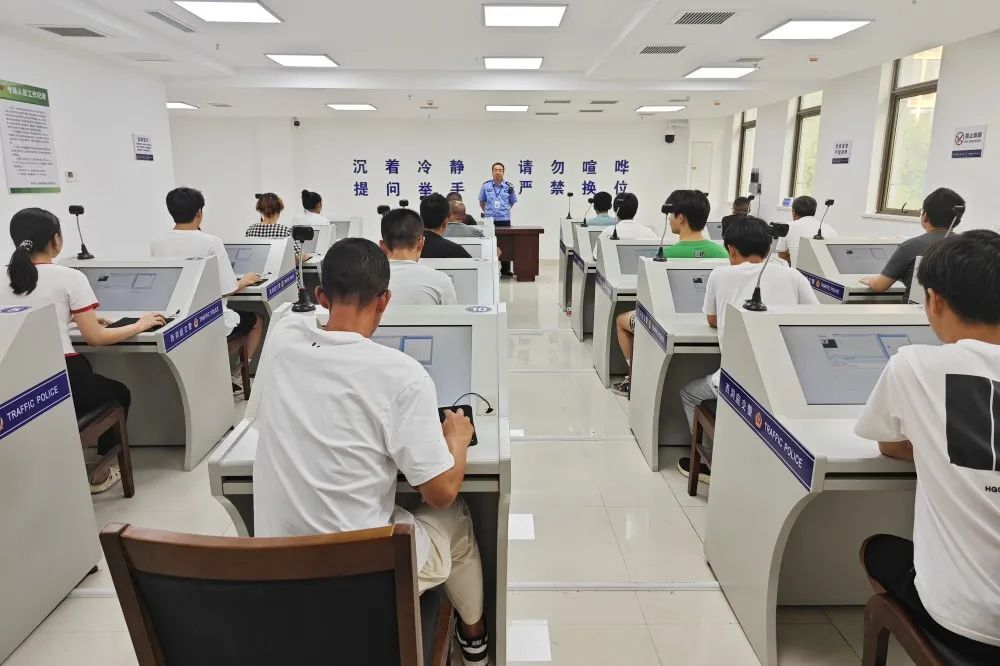 区公安分局交警大队：摩托车驾驶证申领‘一站式’服务 方便群众“就近考”让群众省心更舒心