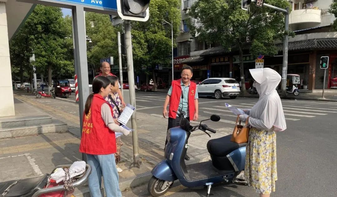 【交通顽障痼疾整治】区应急管理局积极开展交通劝导志愿服务