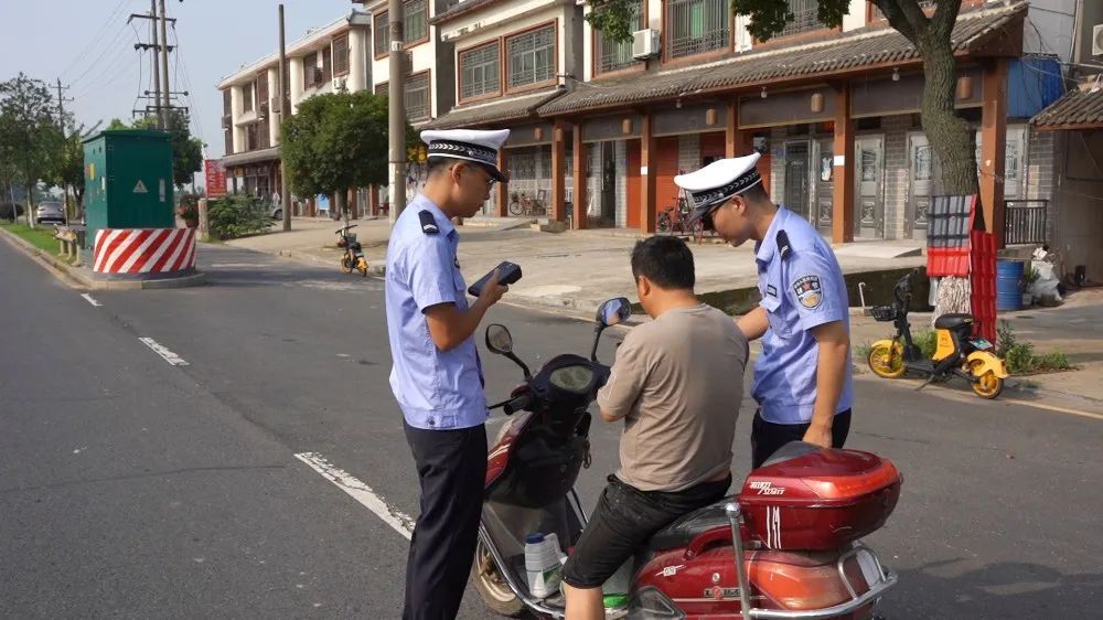 【交通顽障痼疾整治】西洞庭公安分局交警大队：安全骑行，请务必戴好“安全头盔”