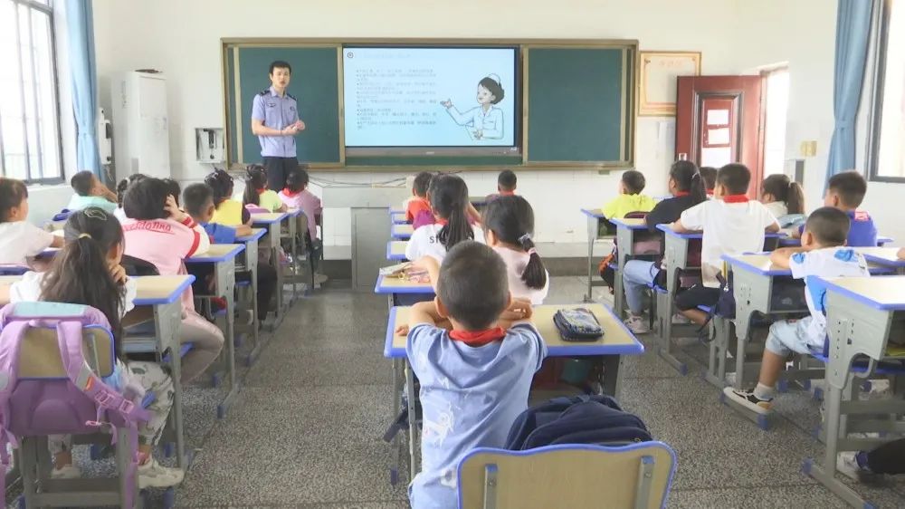 金凤街道：禁毒教育进校园 上好“开学第一课”