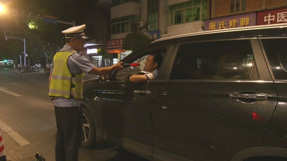 【交通顽瘴痼疾整治】区交警大队开展夜查酒驾整治行动